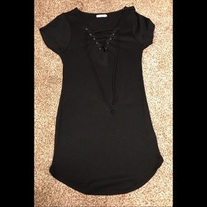 Heart & Hips V lace up short sleeve Dress